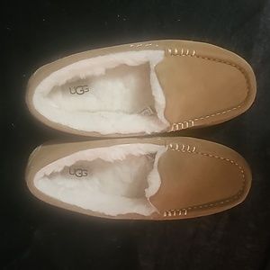UGGS AINSLEY LADY HARD BOTTOM MOCASIN SLIPPERS, NWOT,Never worn,size6